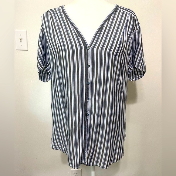 Max Studio women's small oversized drop shoulder v neck short sleeve button down - Picture 1 of 7